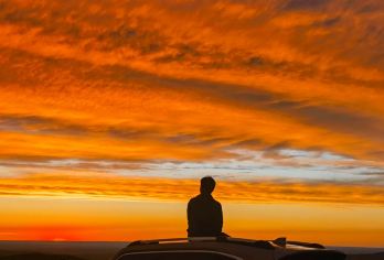 【日落团】红石崖+敕勒川高山草原+天赐草原（精品纯玩）【[接待保障]：最多6人小团，暖心指定区域接，放心天天发，红石崖一刺勒川草原拍照、打卡随走随停！】