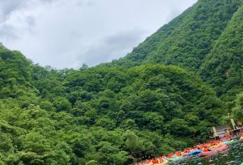 秦岭峡谷漂流包车一日游【清凉夏日，结伴出行更快乐】【经济5座，紧凑7座，9座小巴，多种车型可选，包车出行，自由自在】