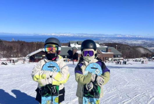 北海道手稻滑雪场【小团教学】酒店接送·双语教练·拍照服务【[精品小团] 减少等待时间！一键直达不中转。还能选择酒店上门接送，无需担心交通困扰！】