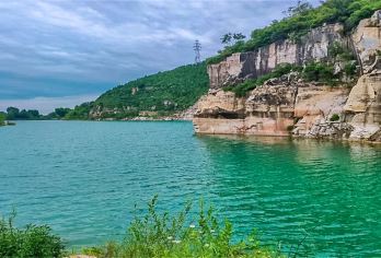 北京高庄村翡翠湖徒步+环穿小九寨翡翠湖+玉皇塔+翡翠湖一日游【[品质纯玩]全程无购物，行程全透明，拒绝隐形消费，让您玩得省心更放心】