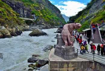 丽江出发：虎跳峡(香格里拉段)一日游（优质纯玩+上门接送）【（精选线路）品质线路，虎跳峡一日游，全程用车无缝接送、为您带来舒适的旅行体验。】
