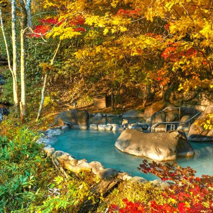 日本青森县奥入濑溪流+十和田湖+八甲田山一日游：青森出发