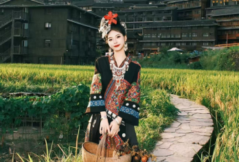 贵州西江千户苗寨【多套餐可选+好评导游＆体验苗族长桌宴】【[车导品质]正规空调旅游车）导游秀导游服务】