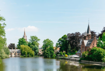 比利时布鲁塞尔出发根特+布鲁日一日游（爱之湖+圣巴夫大教堂）【参观根特和布鲁日的经典景点，欣赏比利时的历史建筑】