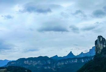 清江蝴蝶崖一日游【精品私家团、不早起、2人起】奔驰保姆车【[VIP]专车上门接送，保姆车，享受出游】