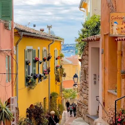 法国阿尔勒梵高向日葵一日游：加尔水道桥＋莱博小镇＋圣雷米