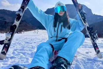 亚布力滑雪一日游【亚布力滑雪＋滑道＋马拉爬犁＋雪地摩托】套餐【专车免F接亚布力站、亚布力西站，亚布力镇，青云小镇各酒店，民宿（亚布力南站+景区内全程接送）】