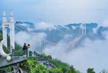 德夯大峡谷/苗寨+矮寨大桥【上门接送/2-6人小包团/纯玩】【湘西美景一网打尽，司机兼职向导，随走随停。纯玩无购物.】