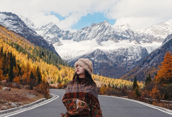 【2-8人保姆车+住宿】黄龙风景名胜区+九寨沟景区+四姑娘山【1、赠送旅行三宝（U型枕+耳塞+眼罩）+矿泉水 2、赠送走进藏家篝火晚会+土火锅+氧气瓶】