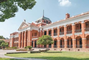 盛迹说 私家小团辛亥革命历史博物馆 人工深度讲解 南馆+北馆【北区红楼‌：1910年建成的湖北省谘议局旧址，武昌起义后成为军政府鄂军都督府所在地，红墙红瓦的建筑】