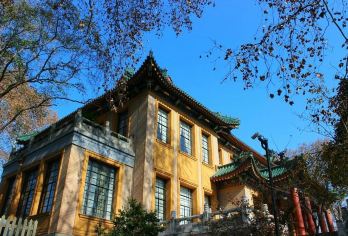 商务车丨英文导游丨中山陵+美龄宫+牛首山+夫子庙+瞻园1日【[精选景点]南京网红牛首山深度漫游，中山陵和美龄宫寻民国故事！】