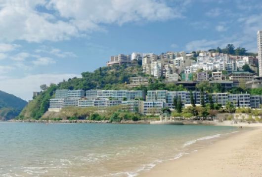 香港浅水湾一日游（专车接送，不含门票）【拜镇海楼双神像​：10米高天后与观音像，旁有七彩灯塔祈福】