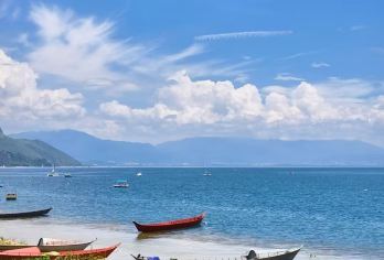 云南昆明抚仙湖一日游【6人内商务团+市区上门接送+门票】【5-7座舒适用车，司机兼向导热情走心服务；】