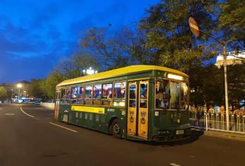 北京八达长城+长安街夜景观光巴士一日活动【前门站早7:00-12点流水发车，多班次任选；景区内自行游玩；回程中午13:00-17:00返程。】