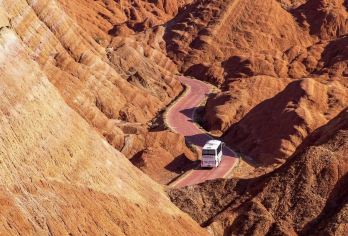 张掖七彩丹霞半日游【上门接送+长时间停留2-8人精品小团】【[自由行摄]可选至多6人小车团-上门接送，自由舒适、人少团小】