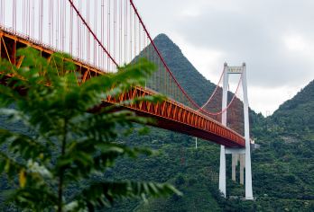 坝陵河大桥＋黄果树瀑布一日游【观瀑登桥+纯玩省心跟团游】【超级工程沉浸体验：贵州省内首座可进入桥体内部观光的大桥】