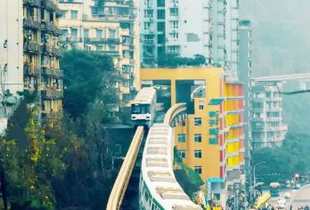 重庆风光·尊享品质游|纯玩0购·精选景点+金牌导游+豪华大巴【尊享品质市内游，打卡崖壁步道，李子坝轻轨穿楼，红色景点-渣滓洞、白公馆，古镇磁器口，中山四路，洪崖洞】