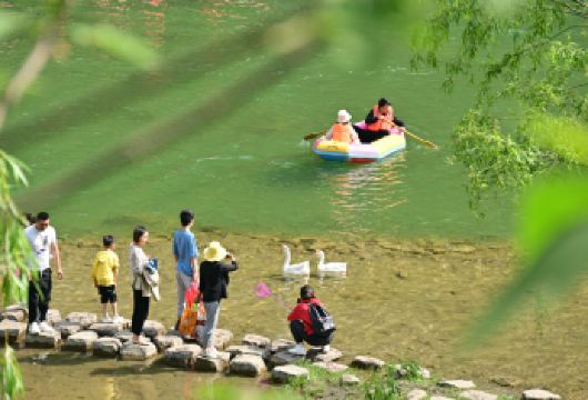 中国河南辉县八里沟景区一日游【辉县八里沟景区一日游】【新乡八里沟景区一日游，天河瀑布、北方水世界，太行山水魂！】