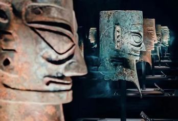 都江堰+三星堆博物馆【2-8人散拼小团+不进店+三环内接送】【轻松休闲，全程无购物+双景区人工讲解 [贴心服务]三环路以内上门接站，一日游玩两大A景区加国粹川剧】