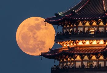 杭州西湖-雷峰塔+白居易故居一日游【2-10人团+深度讲解】【[品质保障]优选商品，品质拒绝购物 、无自费】