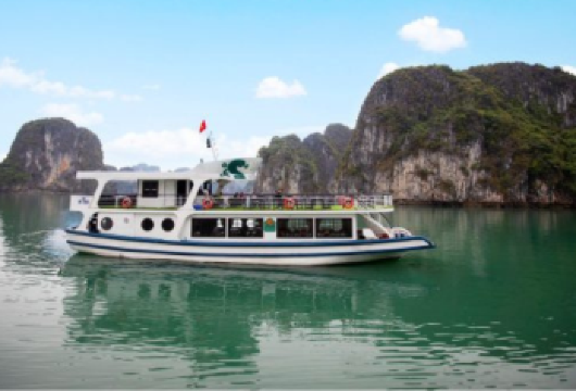 La Muse Cruise – 下龙湾5.5小时精品一日游（白土龙湾 & 天琴山）【精品邮轮体验——在小船上享受个性化服务、优雅设计和怡人景色。 在白龙湾划皮划艇——在平静的翡翠色水域和壮观的石灰岩峭壁间穿行。 探索天琴山洞——揭开海湾*神奇旱洞之一内部隐藏的瑰丽奇观。】