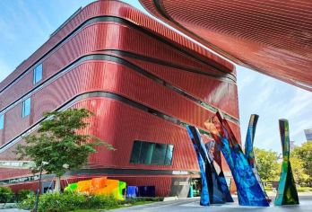 一日研学-大梅沙-中英街博物馆-机器人无人机3D课程-红立方【拥有深圳最长海滩的大梅沙海滨公园，海水清澈，沙滩广阔，沙质细软。】