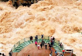 丽江出发：虎跳峡(香格里拉段)一日游（上门接送+商务小团）【当天往返，9-19座商务车纯玩小团，老司机带队】