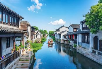 周庄古镇水乡包团一日游（双桥+美食+博物馆）【古韵熏陶：古戏台赏昆曲等表演，感受非遗魅力。】