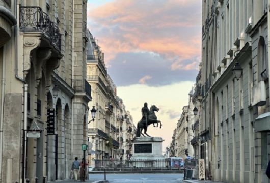 巴黎出发，经典地标打卡 埃菲尔铁塔+凯旋门+卢浮宫包车一日游【埃菲尔铁塔，360°俯瞰巴黎城市天际线与塞纳河风光】