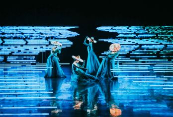 马年焕新·赠《最忆韶山冲》演出+毛泽东故居+刘少奇故里一日活动【1价全含·不购物·0推销；长沙二环内免费上门接送；赠演出+耳麦+韶山换乘车+花篮+纪念像章+矿泉水。】