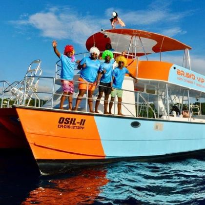 普拉塔港派对游船：浮潜、开放式酒吧及热带风味自助餐