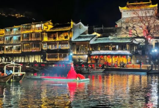 竹山苗寨+长潭岗峡谷河湖游【赠送苗家特色餐、湘见沱江夜游船】【万人出游，品质保障，全程无自费】