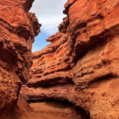 银川出发梦幻大峡谷+乌海湖一日游