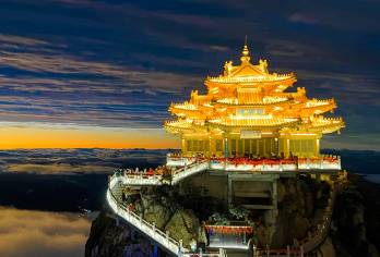 洛阳老君山景区一日游【早晚班发车 纯玩团 大巴直达索道站】【[退改无忧]出行前一天如有行程变动，无损失退改，放心报名；】