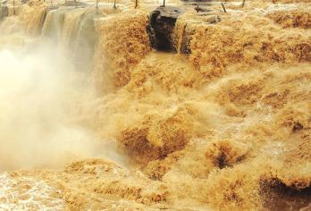 陕西黄河壶口瀑布一日游【金牌导游+上门接送+北京知青窑洞】【[壶口专线]天天发团，舒适大巴，专职导游，优质服务，纯玩无购物，感受陕北风土人情。】