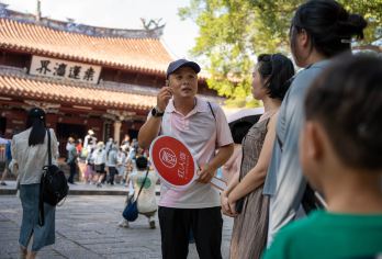 泉州开元寺讲解半日游【红人谈丨当地人气主讲人讲述家乡故事】【特邀当地人气主讲人为远道而来的客人，讲述家乡故事，谈论家乡美事。】
