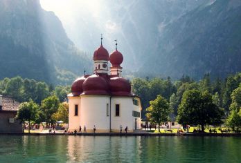 中文团 德国国王湖+魔法森林一日游(慕尼黑往返+含船票可选）【国王湖·圣巴多罗买礼拜堂·魔法森林--湖光山色美不胜收】