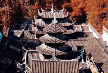 土司城+龙麟宫+女儿城一日游┃吊脚楼群&溶洞地貌&古风小镇【女儿城里听土家，土司城里醉年华，龙麟宫里光溢彩，摆手舞跳出千年传承，摔碗酒碰出豪迈江湖。】