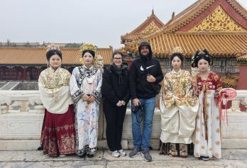 两日游：故宫+火锅+慕田峪长城之旅【[深度讲解]紫禁城深度讲解，时长3.5至4小时 [北京火锅]游览完故宫后，导游会安排您体验*正宗的北京火锅。 [长城]第二天上午将安排慕田峪长城日游，有两个出发时间可选：上午8:00或上午10:00。】