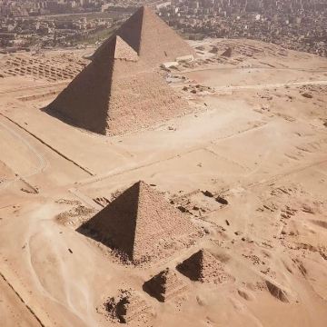 中世纪开罗：从塞得港出发的吉萨金字塔、伊本·图伦清真寺与盖尔安德森博物馆之旅