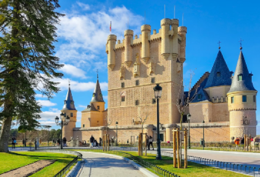 西班牙阿维拉古城+塞哥维亚大教堂+塞哥维亚城堡+输水道一日游【精品包车，私享空间，上门接送，轻松出行】