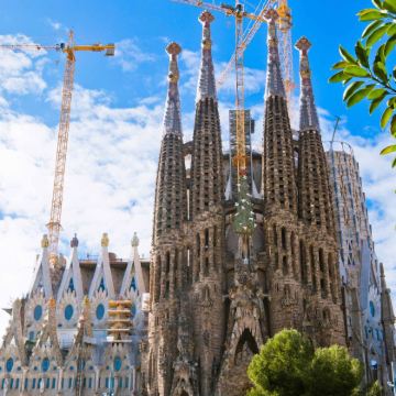 巴塞罗那大教堂+圣家族大教堂+巴特罗之家+米拉之家【不含票】