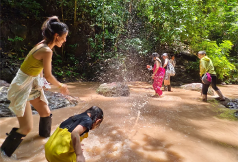 西双版纳基诺山雨林徒步一日游|赠傣迪|射箭秋千竹筏树降雨林餐【[精品纯玩]纯玩无购物，无任何隐形消费，沉浸式体验徒步的乐趣；与朋友亲人，一头扎进茂密的原始丛林】