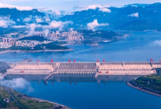 交运两坝一峡豪华游船+三峡大坝一日游【过船闸游大坝赠午餐】【亲历葛洲坝船闸 “水涨船高”，解锁水利工程震撼奇观。】