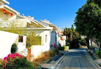 迤沙拉村+昔格达村+红格太阳湖公园【2人起订独立小包团】【独立用车 上门接送 网红打卡 体验民族风情 康养度假】