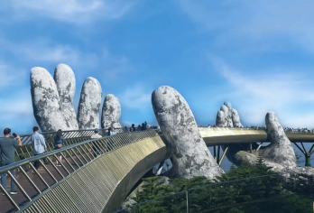 从岘港出发：巴拿山及佛手桥一日游【搭乘缆车前往巴拿山，体验云端上的度假胜地】