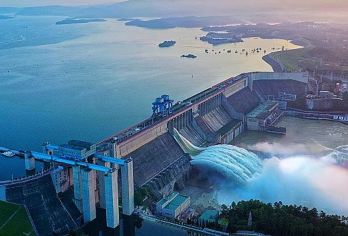 丹江口水库大坝+沧浪海游船一日游【包车纯玩丨上门接送】【[上门接驳]不用出门乱找路。司机上门接待游客，人性化服务。】