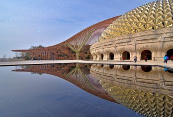 商务车丨英文导游丨总统府+牛首山+夫子庙+瞻园1日【[精选景点]南京网红牛首山深度漫游，总统府寻金陵故事！】