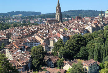 伯尔尼时光漫游｜阿尔卑斯雪峰下的湖光与人文私享之旅【漫步伯尔尼小众秘境+格林德瓦雪山小镇寻踪+布里恩茨湖碧色涟漪为伴 +商用车从容穿梭】