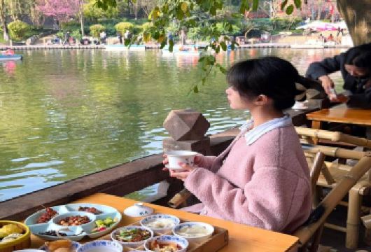 成都大熊猫繁育研究基地+宽窄巷子一日游[私家团+含川剧表演]【全程往返独立用车+酒店上门接送+真纯玩+无购物+0套路+0推销】